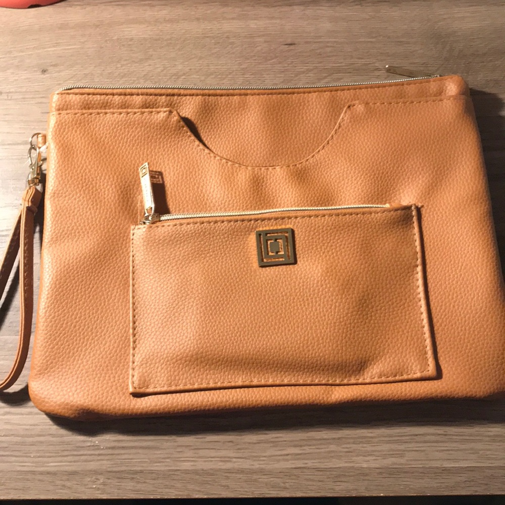 Liz Claiborne portable charging handbag